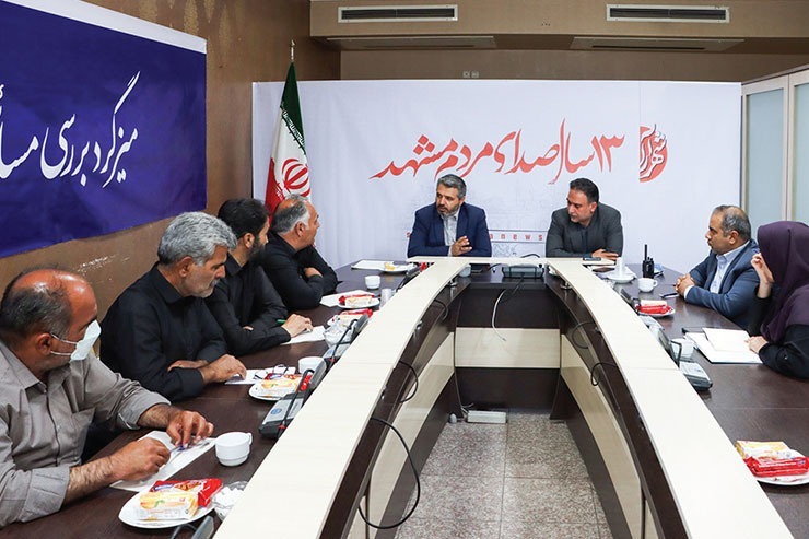 رئیس کمیسیون عمران، حمل ونقل و ترافیک شورای اسلامی شهر گفت: ۲۰ درصد از بار سیستم حمل و نقل شهر بردوش ناوگان تاکسی رانی است.