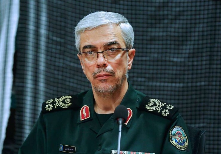 رئیس ستادکل نیرو‌های مسلح گفت: شبکه دفاعی کشور توانسته امنیت پهنه آسمان ایران را صیانت کند و آمادگی‌های خود در پاسخگویی سریع به تهدیدات را از نماد‌های قدرت بازدارندگی جمهوری اسلامی قرار دهد.