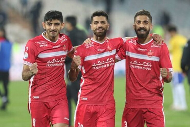 تیم فوتبال پرسپولیس امشب به مصاف صنعت نفت ابادان می‌رود.