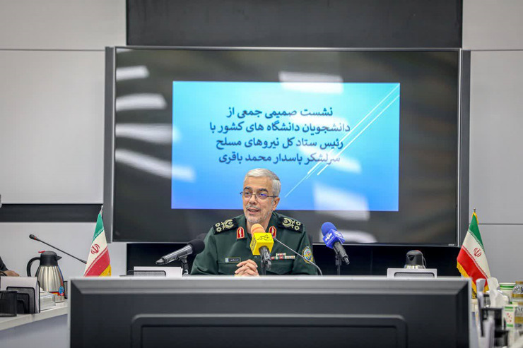 رئیس ستادکل نیرو‌های مسلح با اشاره به اینکه دانشجو نباید دچار سیاست‌زدگی و حزب‌گرایی شود، گفت: دانشجو باید نماد ترویج این باور باشد که در کشور بن‌بستی وجود ندارد و با عملکرد صحیح خود، فعل توانستن را در کشور نهادینه کند.