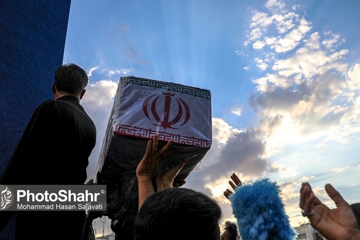 پیکر مطهر ۴ شهید پاسدار و بسیجی حادثه تروریستی زاهدان با حضور با شکوه مردم تشییع شد.