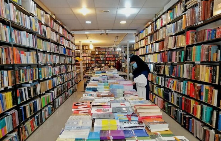 در حالیکه میانگین شمارگان کتاب در شش ماه نخست امسال در مقایسه با بازه زمانی مشابه ۴ درصد کاهش داشته است، میانگین قیمت کتاب در مقایسه با بازه زمانی مشابه پارسال ۴۰ درصد افزایش داشته است.