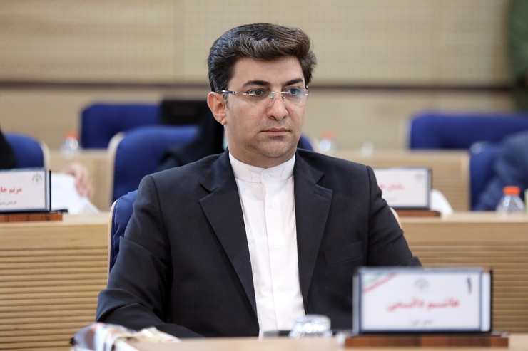 هاشم دائمی، رئیس کمیسیون حقوقی و نظارت شورای اسلامی شهر مشهد مقدس ناطق پیش از دستور پنجاه و سومین جلسه علنی شورای شهر بود.
