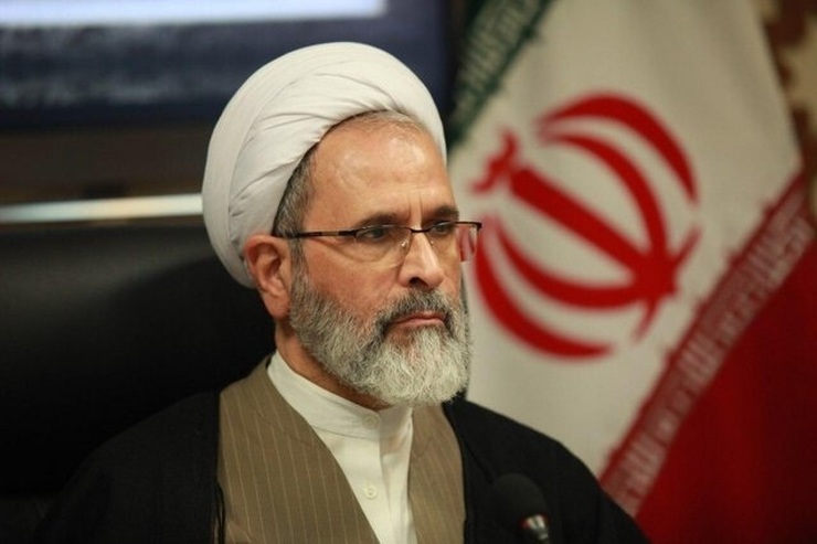 ‌یکی از نزدیکان آیت الله اعرافی گفت: متأسفانه عده‌ای با سوء استفاده از فضای پیش آمده، حرف‌هایی در فضای مجازی به آیت الله اعرافی نسبت داده‌اند که کذب است.