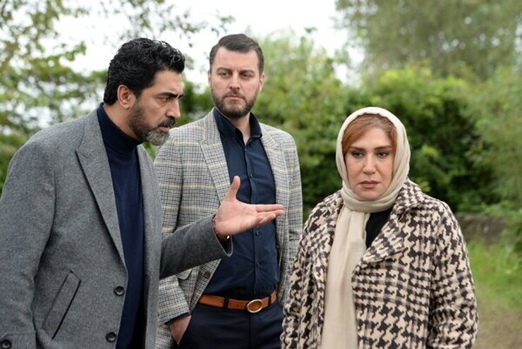 «نمور» قصه‌ای خانوادگی است که براساس اختلافات میان اعضای خانواده بنا شده است؛ داستانی که محوریت آن را روابط خانوادگی متزلزل شکل می‌دهد؛ روابطی که براساس دروغ، پنهان کاری و خیانت است.