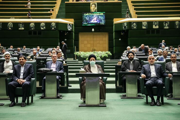 جلسه علنی مجلس شورای اسلامی دقایقی قبل به ریاست محمدباقر قالیباف رئیس مجلس شورای اسلامی آغاز شد.