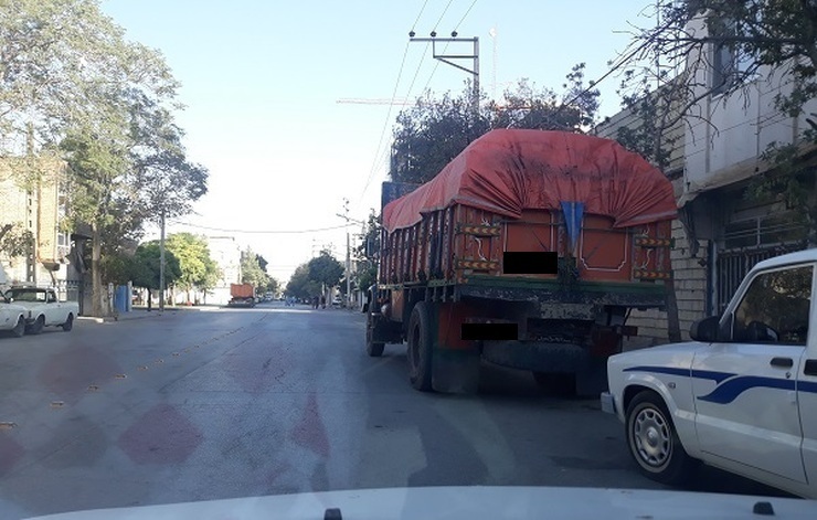 پاسخ رئیس پلیس راهنمایی و رانندگی مشهد به گلایه برخی شهروندان مبنی بر توقف کامیون و  جرثقیل  در معابر و کوچه های مشهد.
