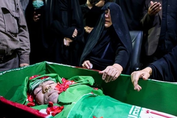 اغتشاشگران نیمه شب گذشته با حمله به محل سکونت شهید مدافع امنیت، حسین تقی پور از خانواده او سلب آسایش کردند.