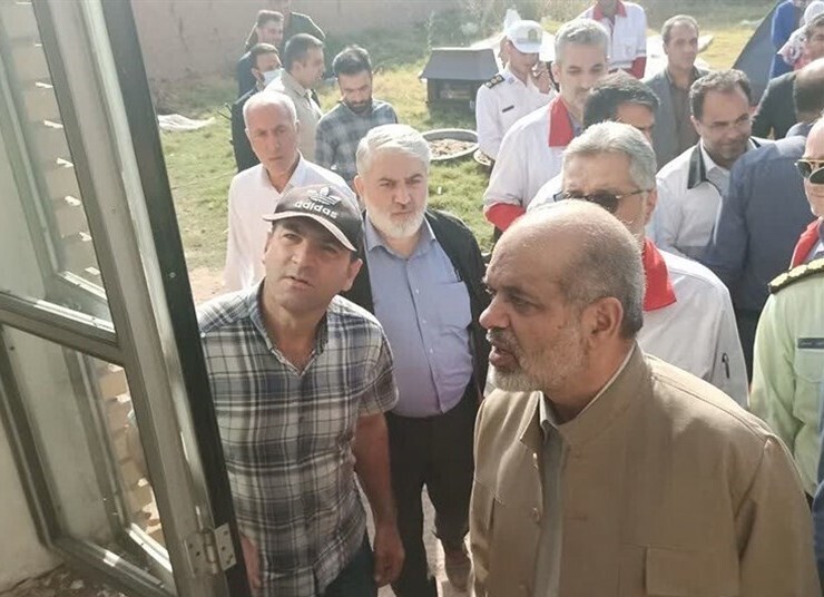 وزیر کشور در بازدید از روستا‌های آسیب دیده در زلزله خوی گفت: عملیات ساخت و ساز در منازل آسیب دیده به سرعت آغاز شود تا به مشکل فصل سرما نخورد.
