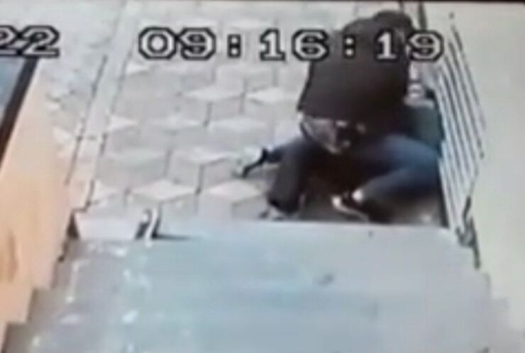 ساعتی پیش وزارت خارجه ایران از ورود فردی «مسلح به چاقو» به محوطه سفارت کشورمان در دانمارک خبر داده بود.