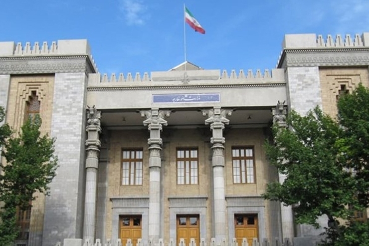 در پی حمله امروز یک فرد مهاجم با سلاح سرد به سفارت ایران در کپنهاگ و تهدید سفیر ایران، سفیر دانمارک در تهران به وزارت امور خارجه احضار شد.