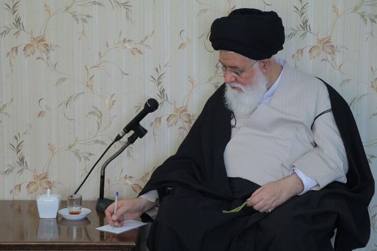 نماینده، ولی فقیه در خراسان رضوی در پیامی به مناسبت درگذشت شاعر اهل بیت (ع) سید رضا موید نوشت: آن مرحوم خادم با اخلاص اهل بیت (ع) بود و یک عمر قریحه و ذوق ادبی خود را به پای سیدالشهدا (ع) و دُردانگان آن حضرت ریخت و مداحان و مرثیه سرایان عرصه ولایت از فیض سروده‌های مخلصانه وی استفاده کردند.
