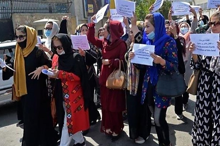 افغانستانی ها در ده ها شهر جهان در اعتراض به حملات خونین به شيعيان از جمله حمله به مرکز آموزشی کاج در کابل تظاهرات می‌کنند.