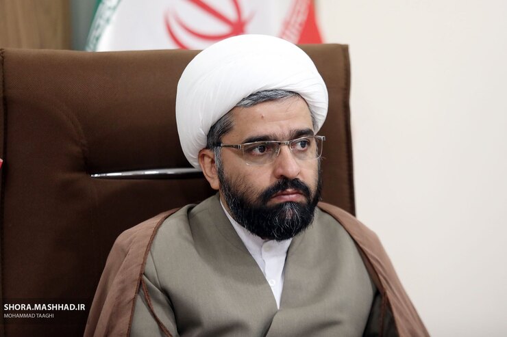 رئیس کمیسیون فرهنگی و اجتماعی شورای اسلامی شهر مشهد مقدس گفت: براساس برخی گزارش‌ها، بالغ بر ۱۰ هزار کودک بازمانده از تحصیل در مشهد مقدس داریم؛ این آسیب را می‌توان با بسیج امکانات و ظرفیت‌های مختلف و خیرین سامان داد، ولی تحقق آن، در گرو پرهیز از فعالیت‌های جزیره‌ای و تمرکز صرف روی یک حوزه مشخص تا دست یافتن به نتیجه است.
