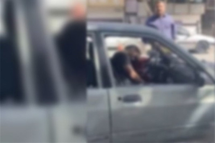 فرمانده انتظامی استان کردستان گفت: یک راننده پراید که حوالی ظهر امروز شنبه در حال عبور در میان آشوبگران در خیابان پاسداران سنندج بود توسط ضد انقلاب کشته شد.