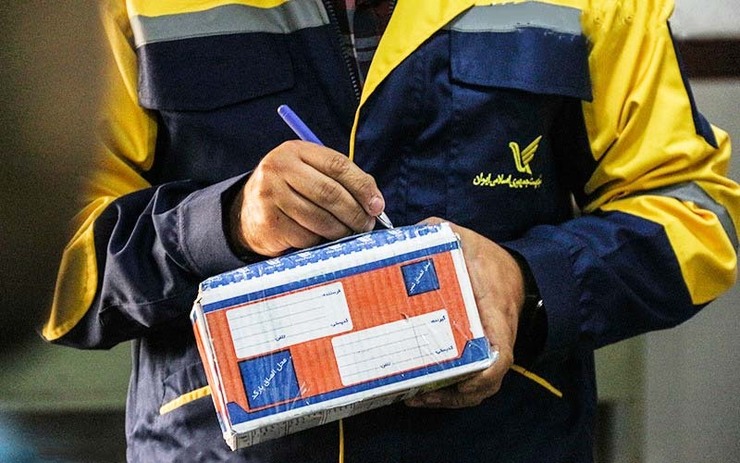 با پررنگ شدن کسب وکار‌های خانگی و فروشگاه‌های اینترنتی، پست با شبکه ارتباطی مویرگی خود تبدیل به یک واسطه مهم بین خریدار و فروشنده شد، واسطه‌ای که هرچند تلاش دارد خود را با پیشرفت سریع اقتصاد دیجیتال وفق دهد.