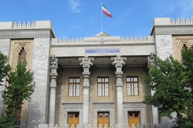سفیر انگلیس در تهران برای سومین بار ظرف سه هفته اخیر و در پی اعمال تحریم‌های خودسرانه این کشور به وزارت خارجه احضار و به وی اعلام شد که ایران حق خود را برای اقدام متقابل محفوظ می‌دارد.