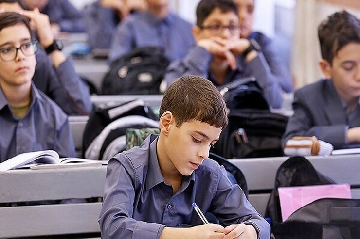 عضو کمیسیون آموزش مجلس، با بیان اینکه تداوم آموزش مجازی به صلاح سیستم آموزشی و تربیتی کشور نیست، گفت: مدت زمان ۲ سالی که خدمات آموزشی به این روش ارائه شد، باعث شده فرصت‌ها را از دست بدهیم.