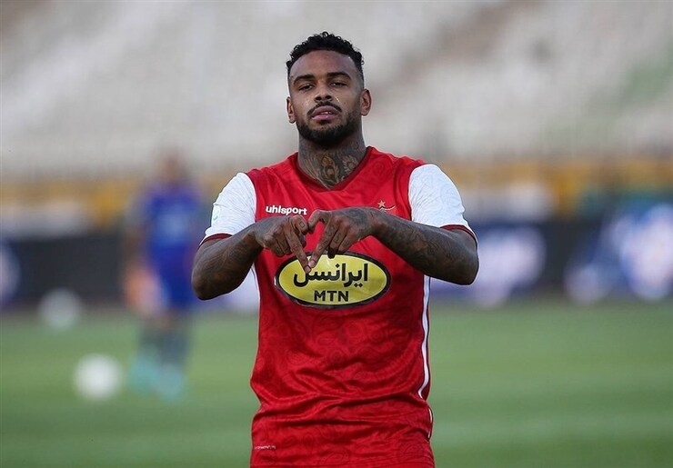 باشگاه پرسپولیس قصد دارد قسط دوم قرارداد مهاجم هلندی این تیم را پیش از بازی با مس رفسنجان پرداخت کند.