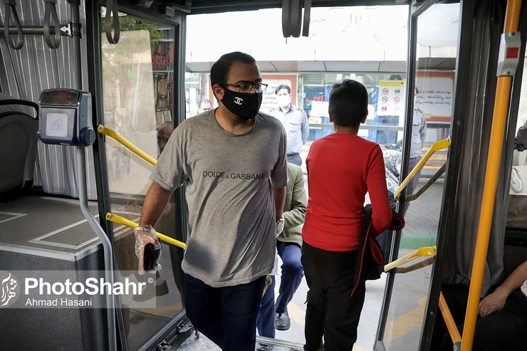 شهروندان به شلوغی و بالا بودن میانگین حد فاصله خطوط اتوبوس رانی به خصوص درساعت های ابتدایی صبح اعتراض دارند. این موضوع را از سازمان اتوبوس رانی مشهد پیگیری کردیم.