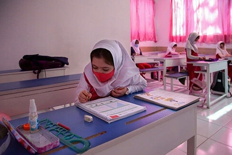 سال تحصیلی ۱۴۰۲-۱۴۰۱ به صورت رسمی از امروز، شنبه (دوم مهرماه) در مدارس کشور در حالی شروع شد که زنگ آغاز سال تحصیلی با حضور رئیس جمهور به صورت نمادین در یکی از مدارس تهران به صدا درآمد.