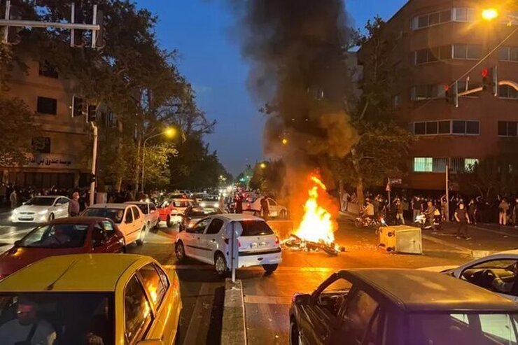 یکی از تحریک کنندگان برای تخریب اموال عمومی کرمان در اغتشاشات اخیر به همت سربازان گمنام امام زمان (عج) در اطلاعات سپاه شناسایی و دستگیر شد.