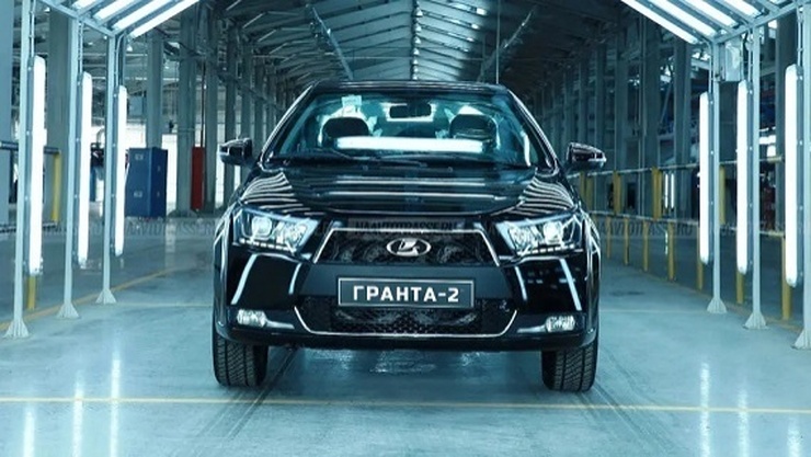 دنای ایران خودرو با نام لادا گرانتا در روسیه معرفی شد. شرکت AvtoVAZ قصد دارد با اعمال تغییراتی دنا معمولی و دنا پلاس را با نام لادا گرانتا به بازار روسیه عرضه کند.