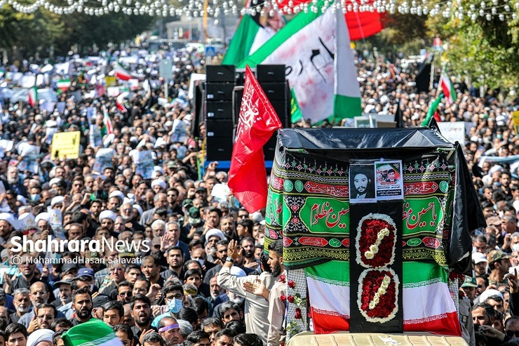 صبح امروز با حضور پرشور مردم مشهد، پیکرهای مطهر دو شهید تازه تفحص شده دوران دفاع مقدس و هم‌چنین دو شهید مدافع امنیت بر دستان مردم انقلابی و شهیدپرور مشهدالرضا (ع) تشییع و از میدان شریعتی تا باب الجواد حرم مطهر رضوی بدرقه شد.