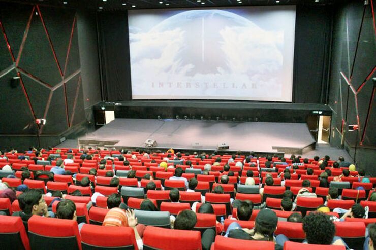 در نخستین روز اجرایی شدن طرح بلیت نیم‌بها در سینما‌های کشور مردم استقبال بهتری نسبت به هفته گذشته داشته اند.