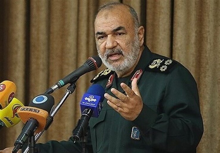 فرمانده کل سپاه با بیان اینکه سپاه جدای از مردم نیست و ریشه‌های آن در درون مردم است، به اغتشاشات و ناآرامی‌های اخیر 
اشاره کرد و گفت: انقلاب ما هر چند وقت یکبار باید یک تسویه حساب با دشمنان بیرونی خود انجام بدهد.