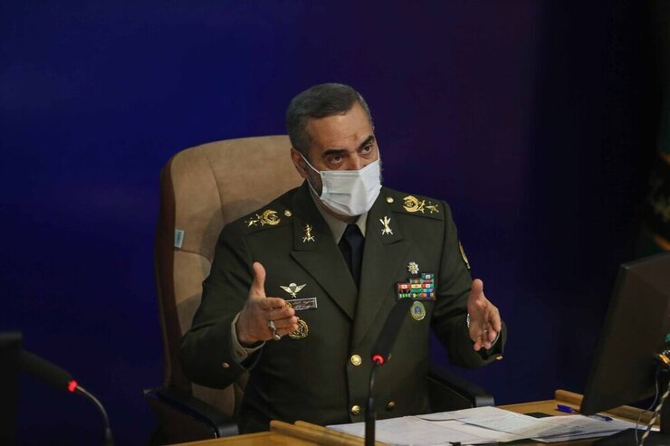وزیر دفاع گفت: وزارت دفاع خود را ملزم می‌داند که با رعایت تمام ویژگی‌های فنی و استاندارد‌های صنعتی، متناسب با نیاز بخش‌های مختلف کشور، نیازمندی بخش‌های راهبردی و زیرساختی کشور از جمله شرکت‌های خودروساز را تأمین کند.