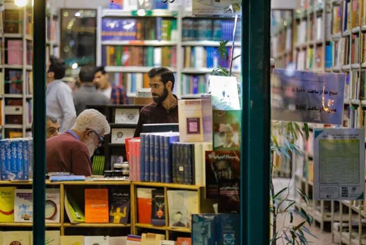 به گفته معاون توسعه کتابخانه‌ها و ترویج کتاب‌خوانی نهاد کتابخانه‌های عمومی این نهاد از همه ناشران کتاب خریداری می‌کند.