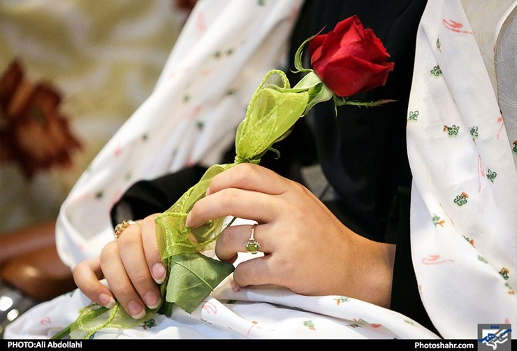  بخش مهمی از مراسم ازدواج، درخشش لباس عروس و داماد است که نظر میهمانان را به خود جلب می‌کند. در این گزارش به بررسی نرخ لباس عروس و کت و شلوار داماد پرداخته شده است.