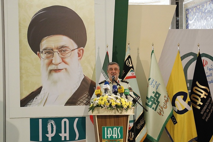 فرمانده کل انتظامی با اشاره به اینکه رشد و شکوفایی کشور در گرو امنیت است، گفت: امیدواریم با برپایی نمایشگاه ایپاس با نخبگان، صنعتگران و فرهیختگان داخل کشور تعامل بیشتری داشته باشیم و با تبادل نظر و تجربه بیش از گذشته به مردم خدمت رسانی کنیم.