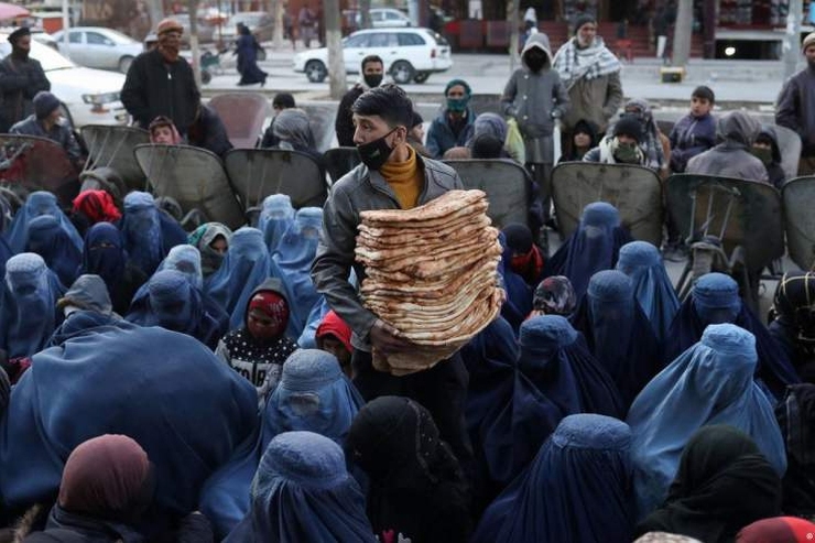 اوچا می‌گوید که فقر در افغانستان ۵۰ درصد افزایش یافته است، بیکاری، کاهش درآمد و افزایش نرخ‌ها از عوامل افزایش فقر در افغانستان است.