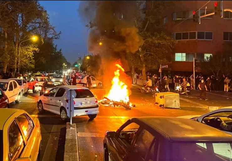 سخنگوی کمیسیون امورداخلی کشور و شوراها از بررسی ابعاد امنیتی حوادث اخیر در سطح کشور با حضور وزیر اطلاعات در نشست امروز این کمیسیون خبر داد.