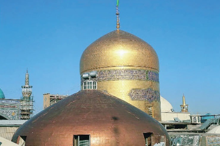 در اواخر دوران صفوی از سرعت ساخت‌و‌ساز در مجموعه آستان قدس رضوی کاسته شد و بیشتر به تکمیل و مرمت آسیب‌ها محدود شد. از جمله، کتیبه فوقانی ایوان شمالی صحن کهنه حاکی از این است که آن ایوان به دستور «شاه عباس دوم» در سال ۱۰۵۹ هجری قمری بازسازی شده است.