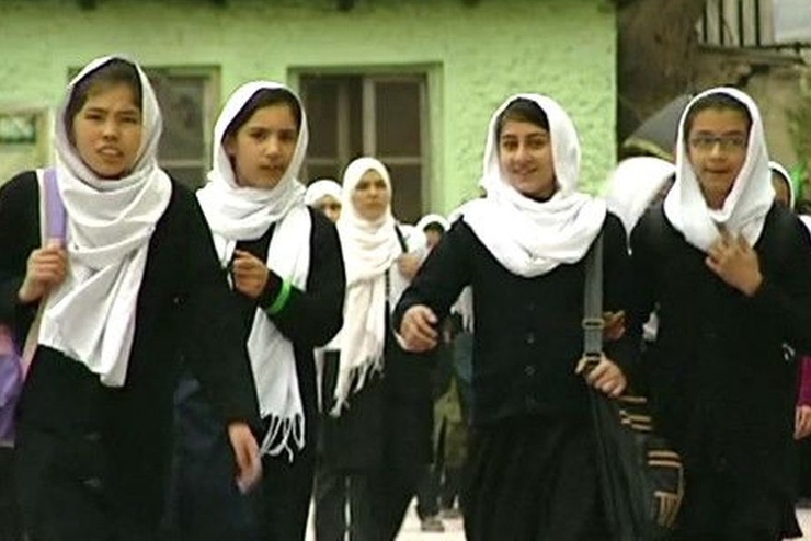 طبق قوانین جدید اعلام شده از سوی طالبان، دانشجویان زن افغان اجازه ندارند در بسیاری از رشته‌های دانشگاهی تحصیل کنند.