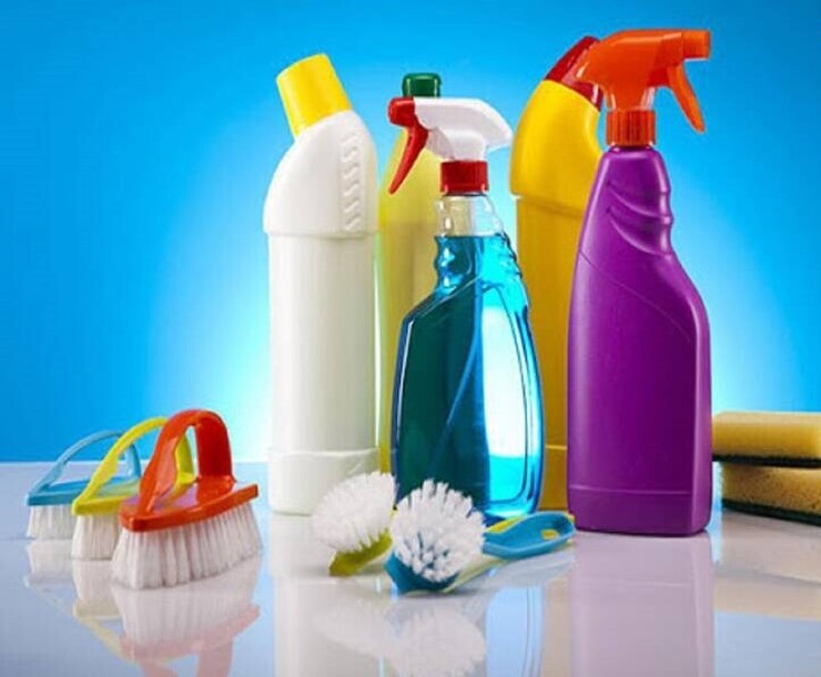 وزیر دادگستری با بیان اینکه قیمت مواد شوینده افزایش نداشته است، گفت: هرگونه افزایش قیمت بدون درج در سامانه ۱۲۴ غیرقانونی بوده و اگر کسی شکایت کند با متخلفان برخورد می‌شود.