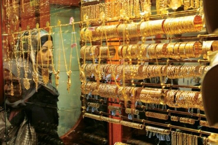 رئیس اتحادیه طلا، جواهر و نقره مشهد گفت: در وضعیت کنونی شرایط بازار طلا خوب نیست و رکود همچنان ادامه دارد و بسیاری از فعالان این حوزه دچار مشکل شده اند.