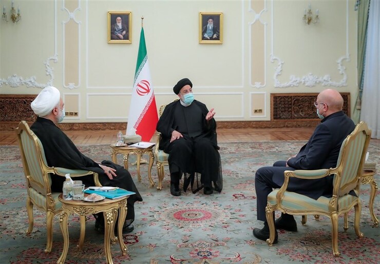 سران قوا در نشست امروز خود بر ضرورت تقویت نظم و آرامش در همه بخش‌ها به‌ویژه فضای کسب و کار و مراکز تولیدی با حمایت فعالان اقتصادی، تأکید کردند.