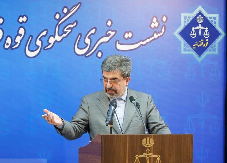 سخنگوی قوه قضائیه با حضور در بیمارستان، ولی عصر (عج)، از نیرو‌های فراجا که در اغتشاشات اخیر آسیب‌دیده بودند، عیادت کرد.