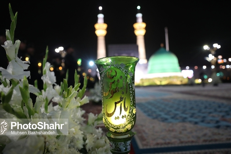 در مسیر منزل مقدست انتظار را می‌توان حس کرد. انتظار رسیدن به پیشگاهت در این مسیر با زائران هم قدم است. در راه کودکان گام‌های کوچکشان را می‌شمارند و بزرگ‌تر‌ها برای دیدن نشانه‌ای از حرم پر آوازه‌ات چشم می‌کشند.
