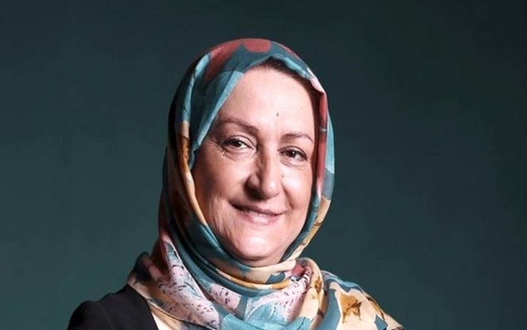 مریم امیرجلالی، بازیگر سینما و تئاتر با تاکید بر اینکه هنوز در اوج است، دلیل غیبتش در سینما و تلویزیون را در مقطعی کرونا و پس از آن فیلمنامه های نامناسب عنوان کرد.