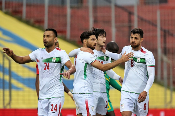 سید حسین حسینی در بازی با سنگال چهره درخشان تیم ملی بود و مورد تحسین کارلوس کی‌روش هم قرار گرفت. دروازه حسینی در این بازی روی گل به خودی مرتضی پورعلی گنجی باز شد.
