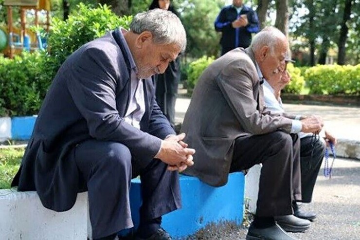 نماینده مجلس: صندوق‌های بازنشستگی در آستانه ورشکستگی قرار دارند| زاهدی‌وفا برنامه شفافی برای دهک‌بندی‌ها ارائه دهد