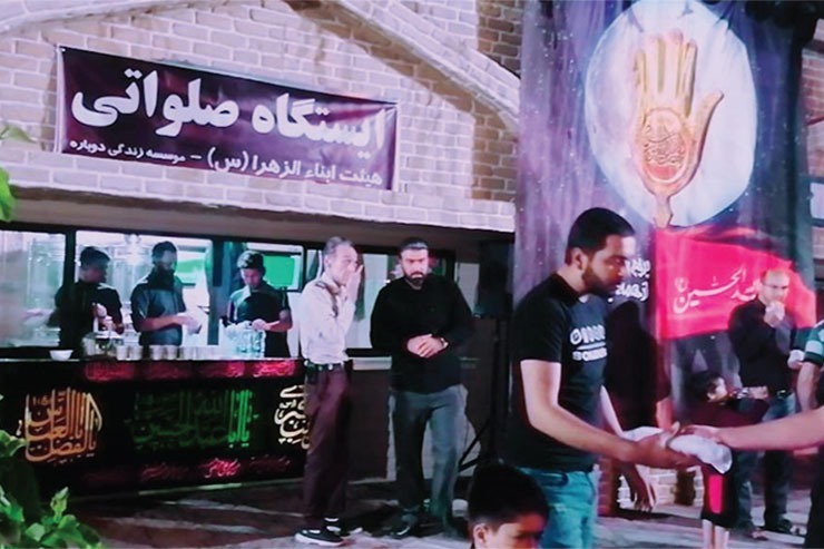 ارزترین دستاورد موکب هیئت معتادان بهبودیافته ابناء الزهرا (س) این است که اگرچه در نام این هیئت اشاره‌ای به مفهوم اعتیاد شده، اما این بار دیگر خبری از چهره‌های تکیده و تیره روزی افراد مبتلا به آن نیست و آنها برای خدمت رسانی به زائران رضوی در روز‌های پایانی ماه صفر آستین بالا می‌زنند و دوشادوش خادمان مخلص امام مهربانی‌ها به میدان می‌آیند.