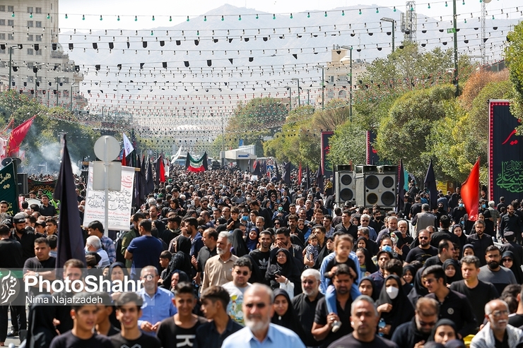 معاون هماهنگی و مدیریت امور زائران و جانشین رییس ستاد اجرایی خدمات سفر خراسان رضوی گفت: پنج میلیون و ۸۰۰ هزار زائر از ابتدای دهه پایانی ماه صفر (۲۷ شهریور) تا دیروز (پنجم مهرماه) وارد مشهد شده‌اند.