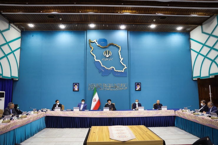 هیئت وزیران وزارت اقتصاد را مکلف کرد از محل باقیمانده سهام متعلق به دولت در برخی بانک‌ها و شرکت‌های دولتی نسبت به واگذاری مستقیم سهام به افراد فاقد سهام عدالت تحت پوشش کمیته امداد امام خمینی (ره) و سازمان بهزیستی کشور اقدام کند.