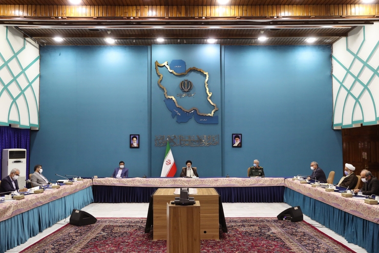 رئیس جمهور با اشاره به وضعیت نامناسب شیوع کرونا در برخی کشورها، تداوم رعایت کامل دستورالعمل‌های بهداشتی و تزریق دُز یادآور واکسن بر اساس زمان‌بندی متناسب، به ویژه در آستانه پاییز و زمستان را ضروری دانست.